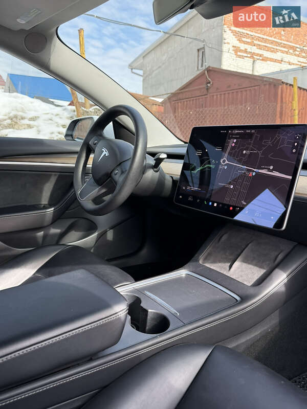 Седан Tesla Model 3 2021 в Львове