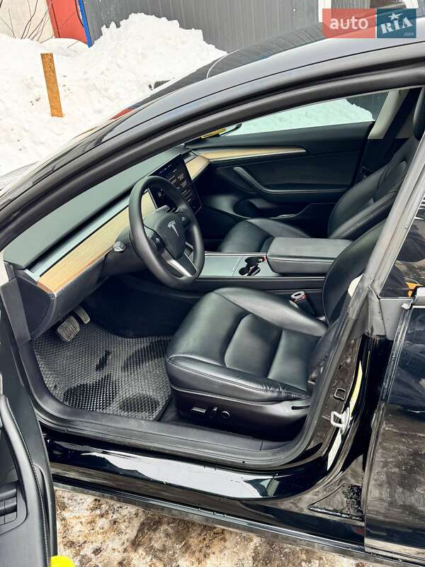 Седан Tesla Model 3 2022 в Житомире