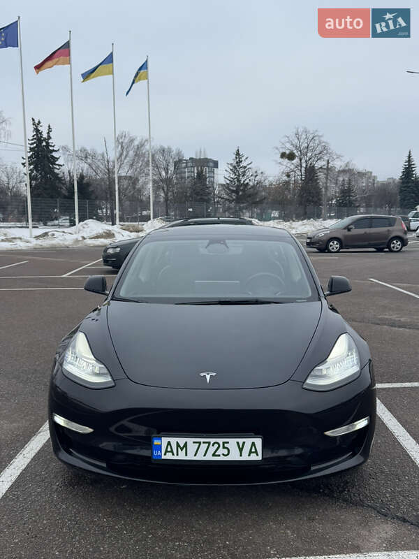 Седан Tesla Model 3 2022 в Житомире
