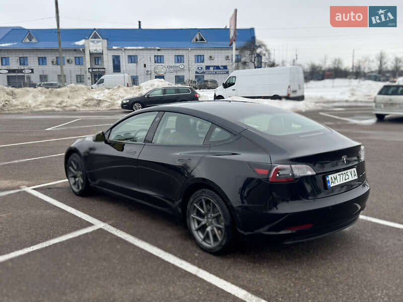 Седан Tesla Model 3 2022 в Житомире