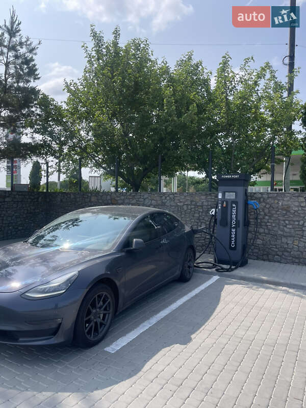 Седан Tesla Model 3 2019 в Києві