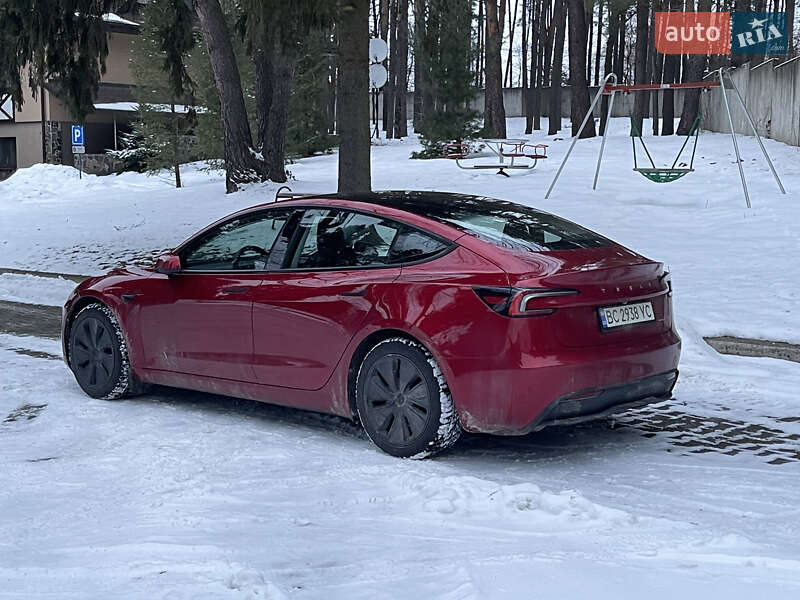 Седан Tesla Model 3 2024 в Новояворівську
