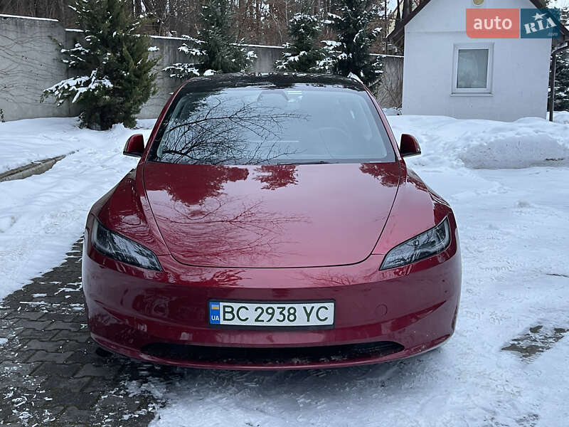 Седан Tesla Model 3 2024 в Новояворівську