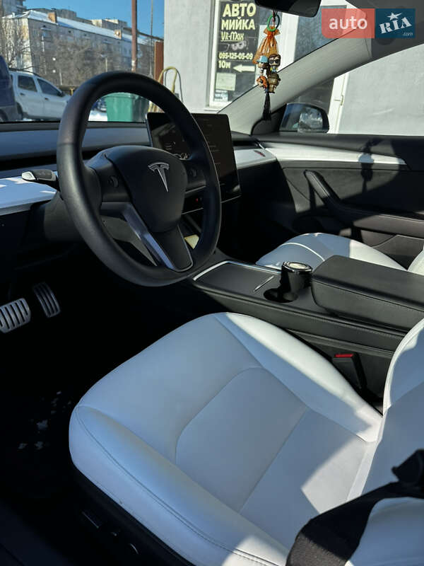 Седан Tesla Model 3 2022 в Киеве