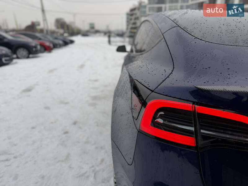 Седан Tesla Model 3 2023 в Львове