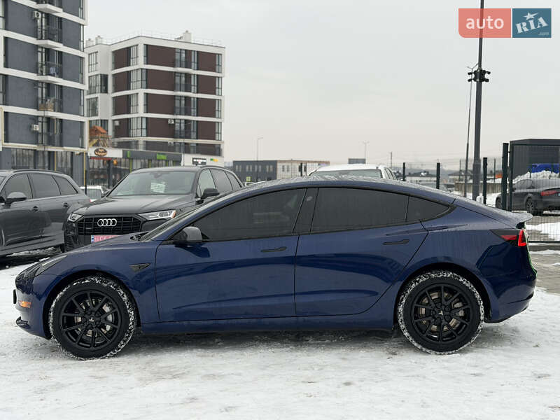 Седан Tesla Model 3 2023 в Львове