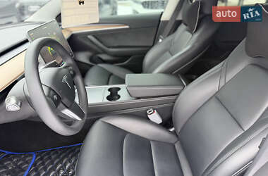 Седан Tesla Model 3 2023 в Львове