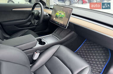 Седан Tesla Model 3 2023 в Львове