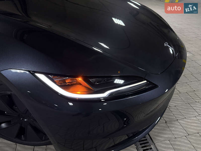 Седан Tesla Model 3 2025 в Тернополе