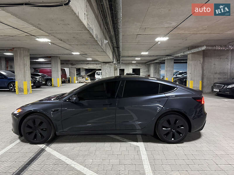 Седан Tesla Model 3 2025 в Тернополе