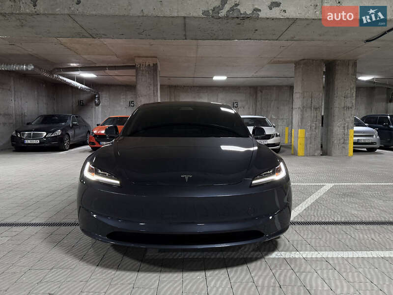 Седан Tesla Model 3 2025 в Тернополе