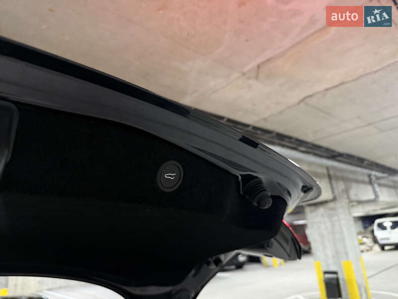 Седан Tesla Model 3 2025 в Тернополе