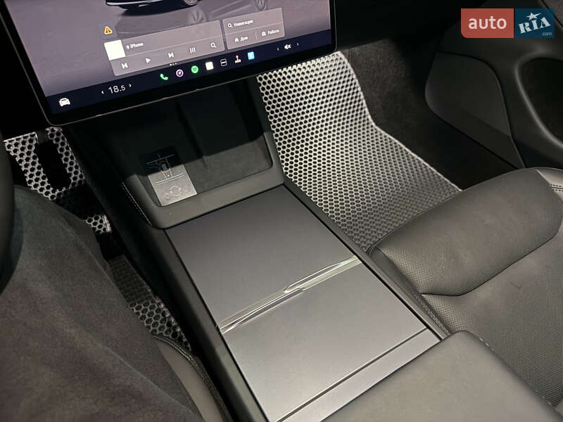 Седан Tesla Model 3 2025 в Тернополе