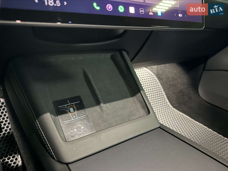 Седан Tesla Model 3 2025 в Тернополе