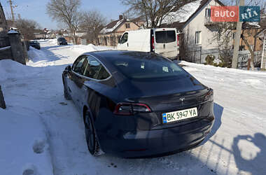Седан Tesla Model 3 2019 в Ровно