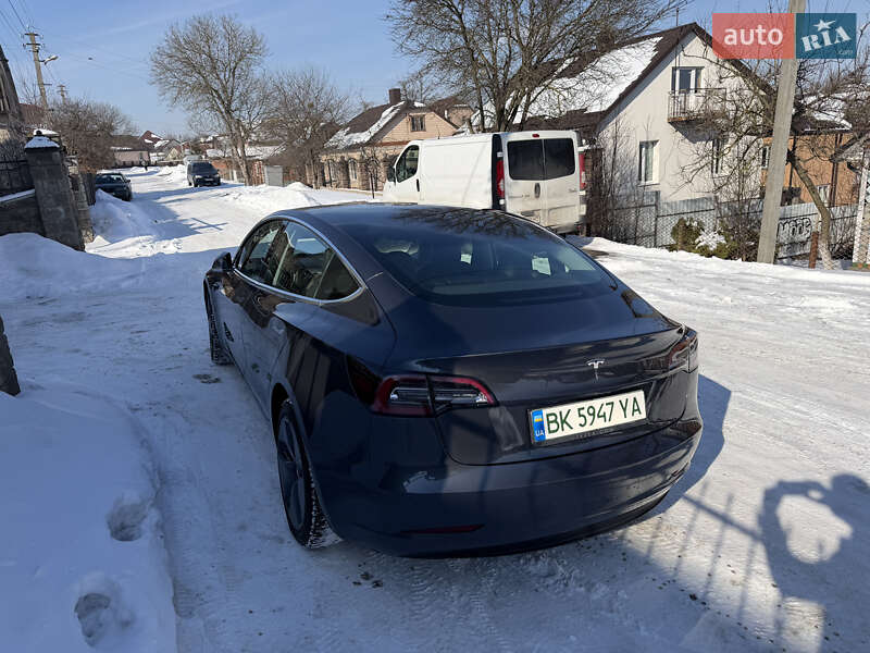 Седан Tesla Model 3 2019 в Ровно