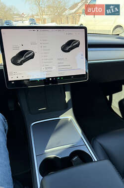 Седан Tesla Model 3 2019 в Ровно