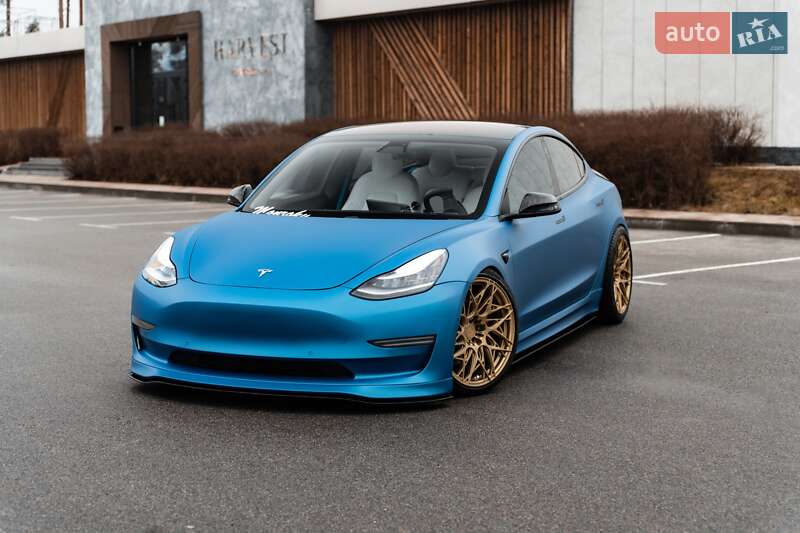 Седан Tesla Model 3 2018 в Киеве