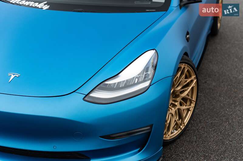 Седан Tesla Model 3 2018 в Киеве