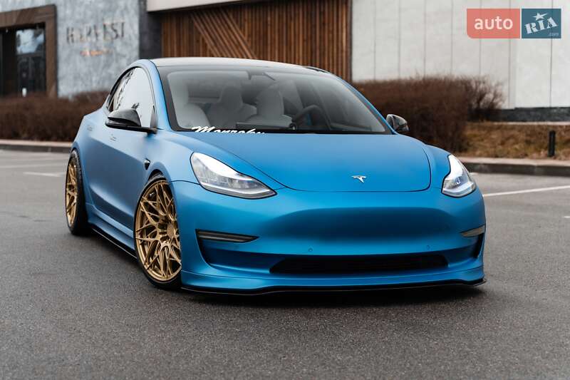 Седан Tesla Model 3 2018 в Киеве