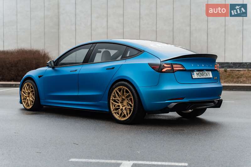 Седан Tesla Model 3 2018 в Киеве