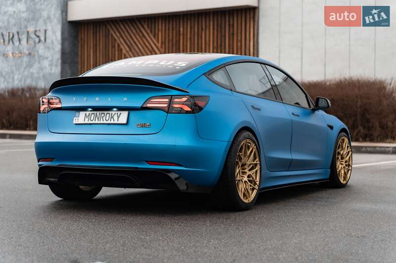 Седан Tesla Model 3 2018 в Киеве