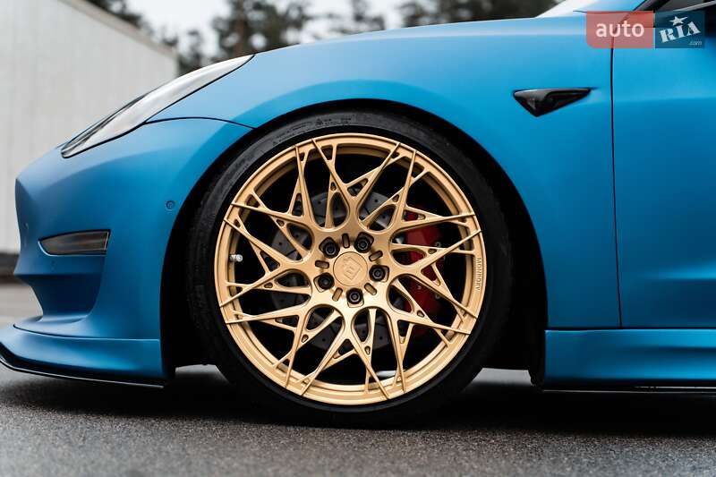 Седан Tesla Model 3 2018 в Киеве