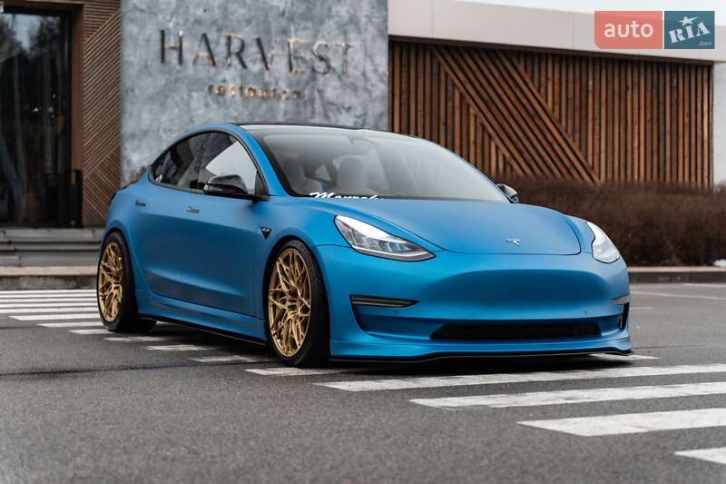 Седан Tesla Model 3 2018 в Киеве