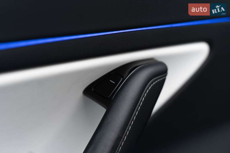 Седан Tesla Model 3 2018 в Киеве