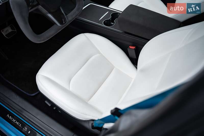 Седан Tesla Model 3 2018 в Киеве