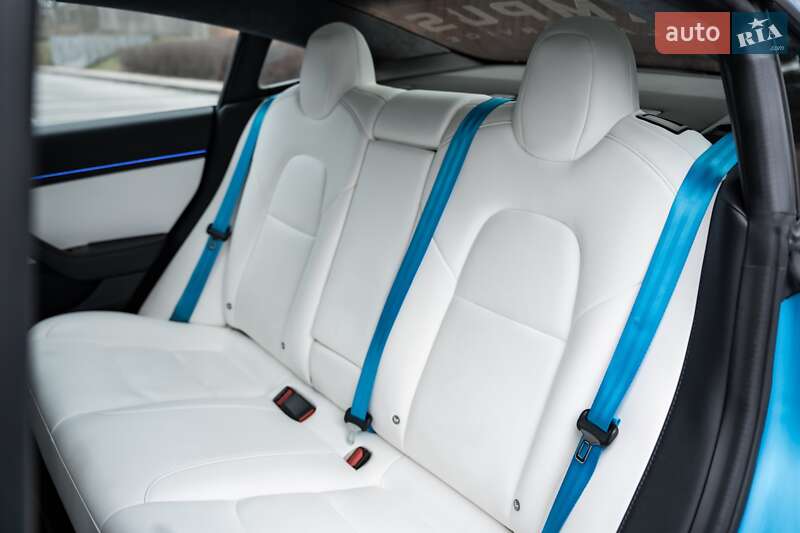 Седан Tesla Model 3 2018 в Киеве