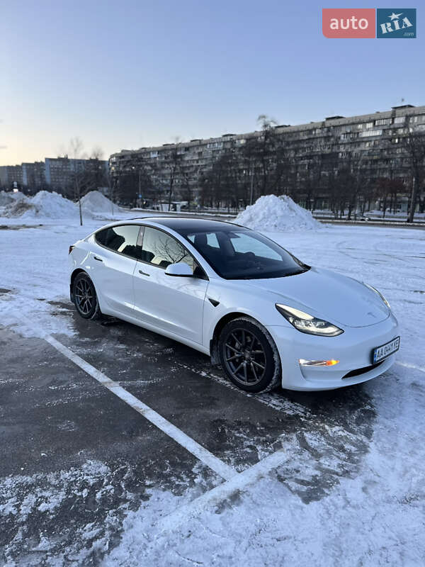 Седан Tesla Model 3 2022 в Києві
