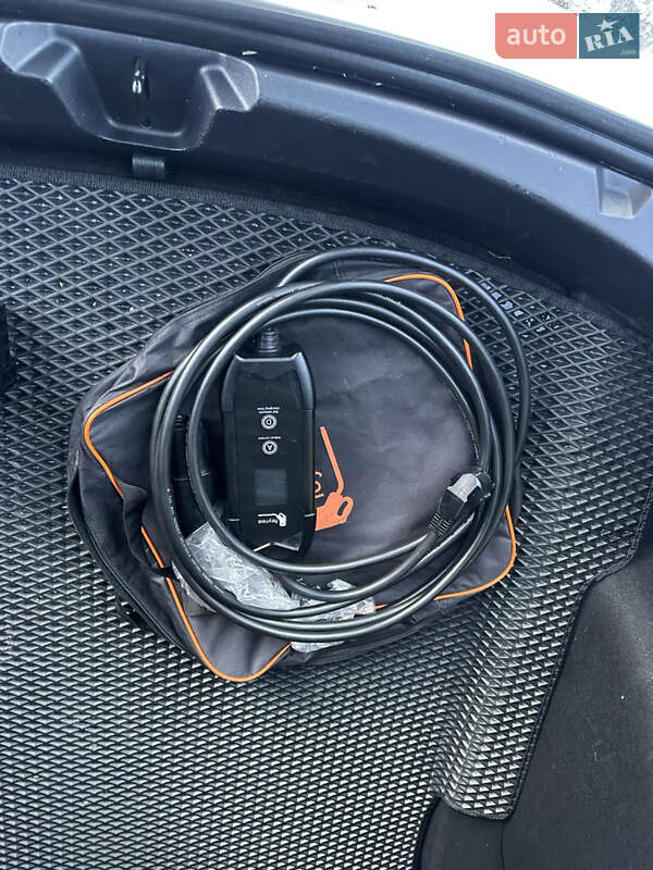 Седан Tesla Model 3 2022 в Києві