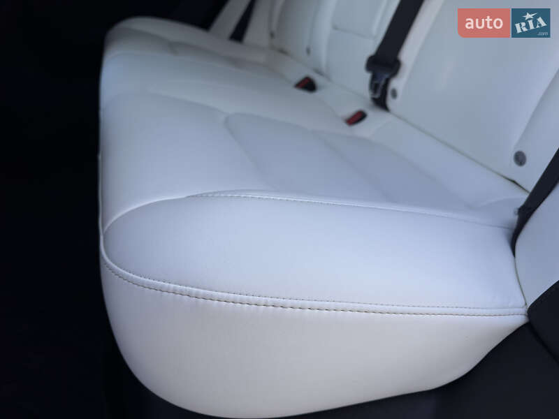 Седан Tesla Model 3 2019 в Рівному
