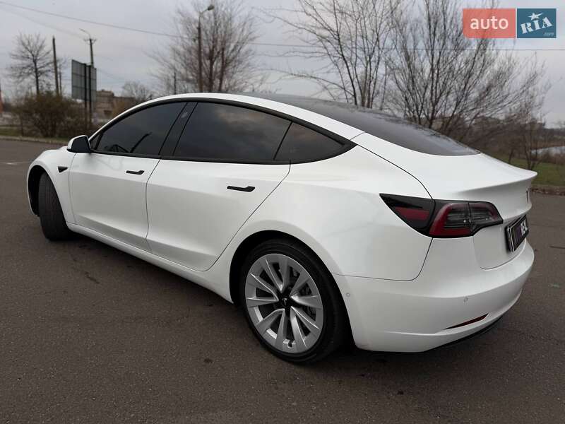Седан Tesla Model 3 2021 в Кривом Роге
