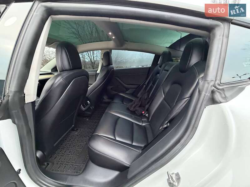 Седан Tesla Model 3 2021 в Кривом Роге