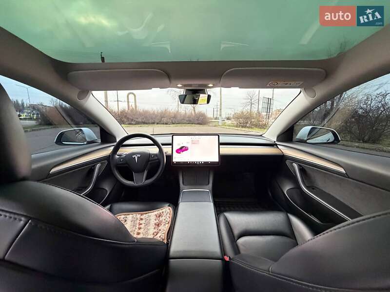Седан Tesla Model 3 2021 в Кривом Роге