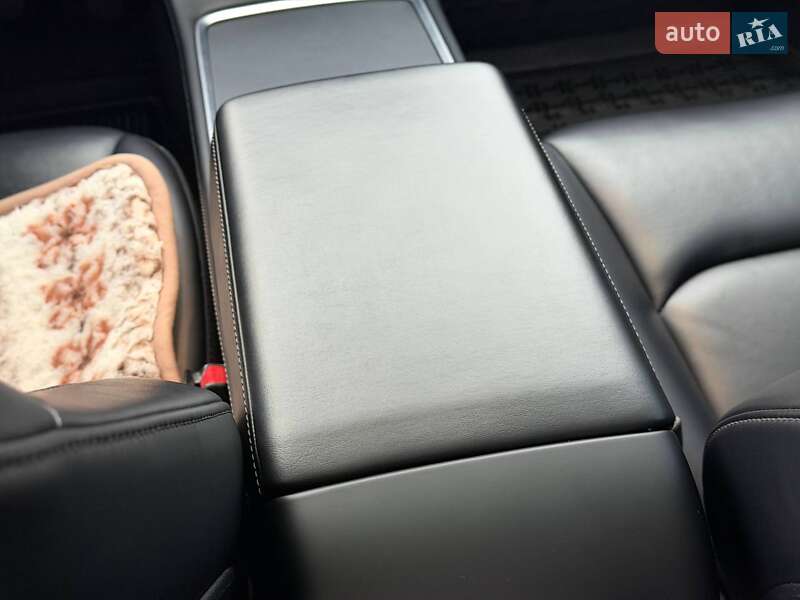 Седан Tesla Model 3 2021 в Кривом Роге