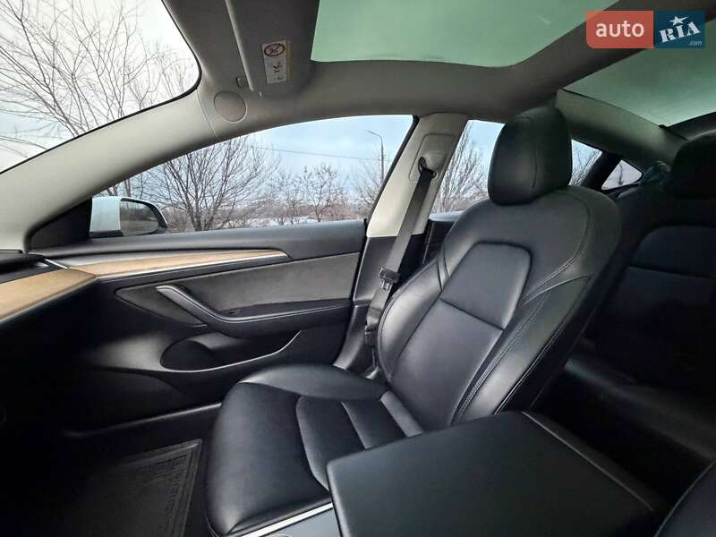 Седан Tesla Model 3 2021 в Кривом Роге