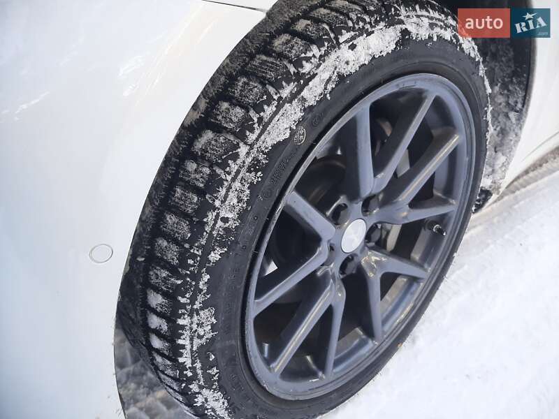 Седан Tesla Model 3 2019 в Остроге