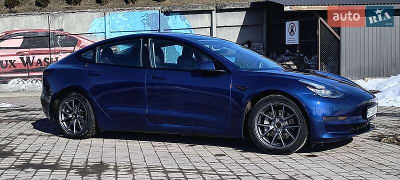 Седан Tesla Model 3 2022 в Дрогобыче