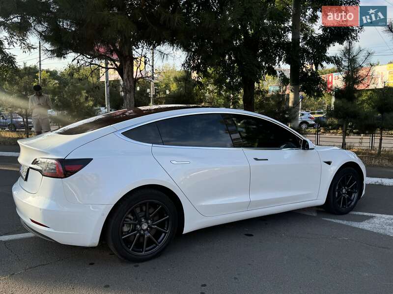 Седан Tesla Model 3 2018 в Одесі