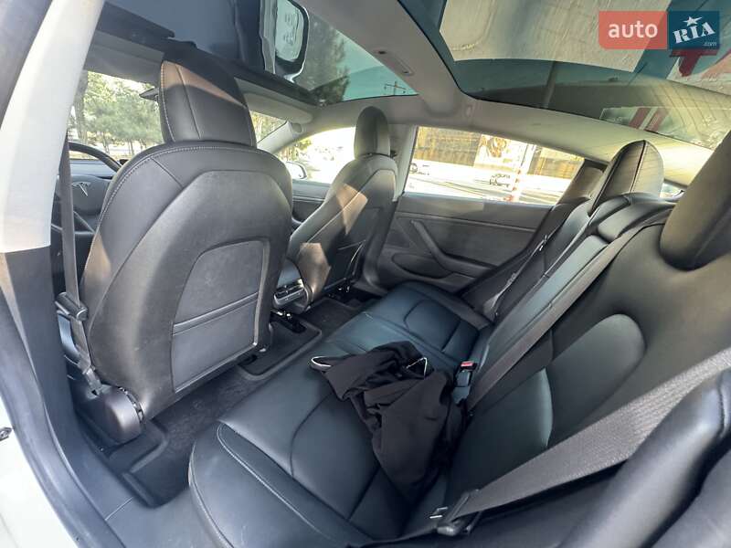 Седан Tesla Model 3 2018 в Одесі