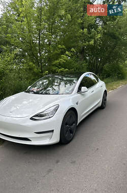 Седан Tesla Model 3 2020 в Львове