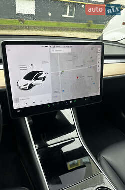 Седан Tesla Model 3 2020 в Львове