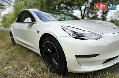Седан Tesla Model 3 2020 в Львове