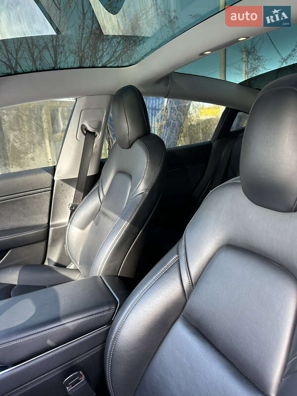 Седан Tesla Model 3 2019 в Вінниці