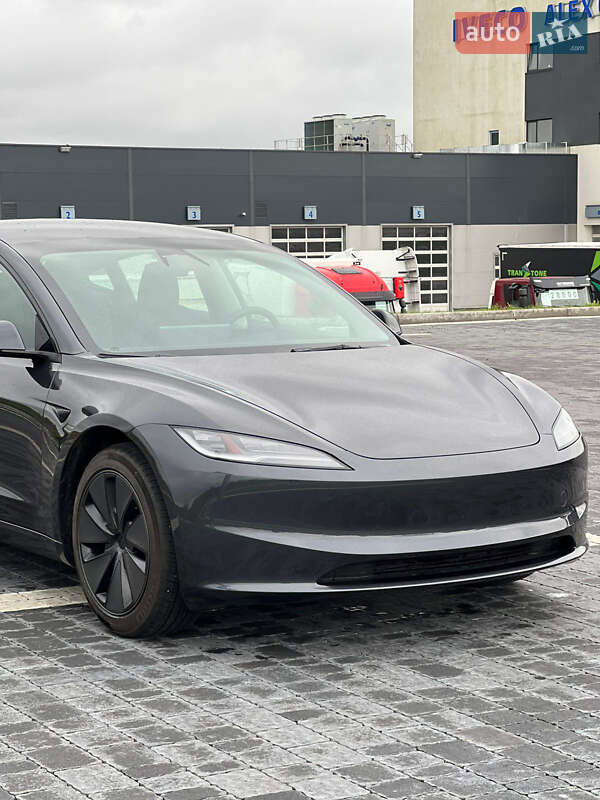 Tesla Model 3 2024