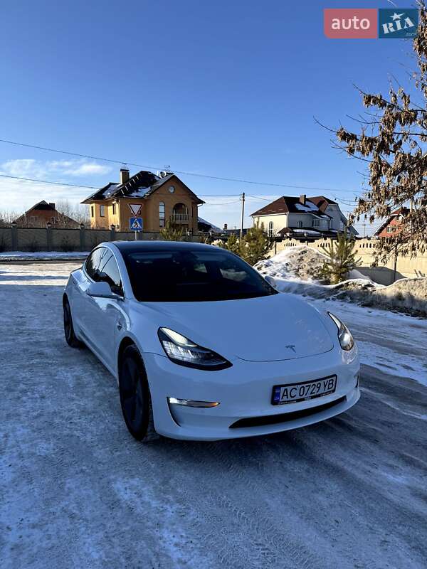 Седан Tesla Model 3 2019 в Луцке