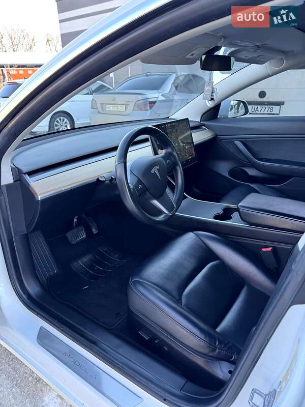 Седан Tesla Model 3 2019 в Луцке